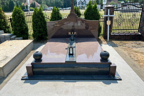 grobowiec-rodzinny-grob-pomnik-czerwony-cwiercwalek-krzyz-wysoki-tolkowski-impala (1)