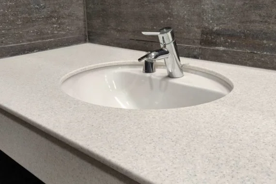 blat z konglomeratu biały