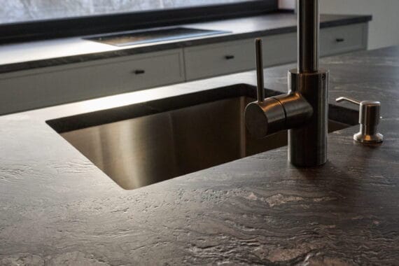 sky black satyna mat wyspa zdjęcie 9 zbliżenie na kran